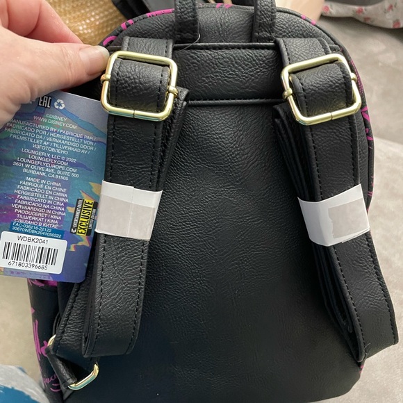 NWT Loungefly Villains cruella graffiti mini backpack - Picture 9 of 16